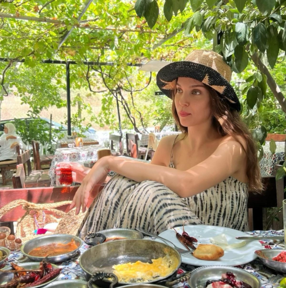 Yaren G&uuml;ldiken den tatil pozları! Beğeni yağdı 2