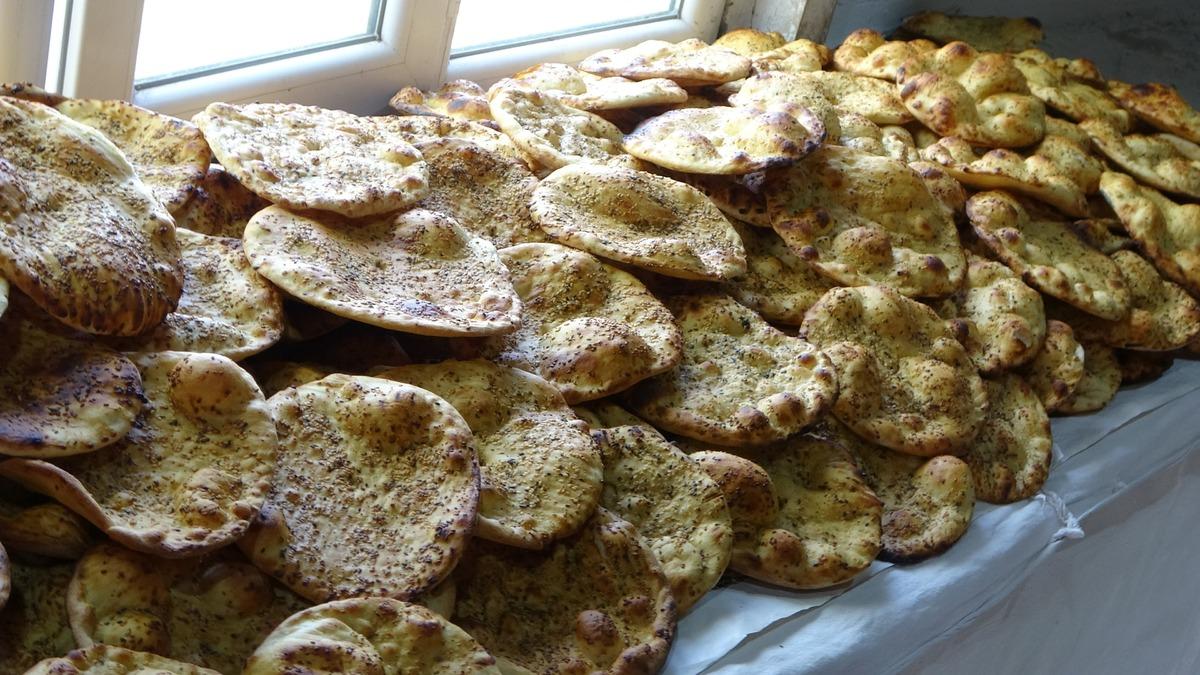 Kışın &uuml;rettiği bilikleri satarak, para kazanıyor: Tanesi 20 lira 4