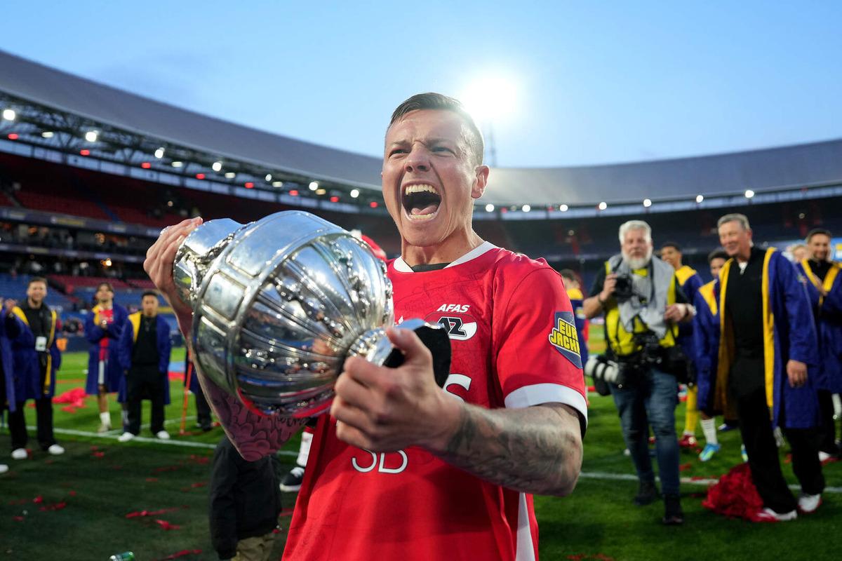 Hollanda da akıl almaz olay! Hakem ma&ccedil;ı durdurup telefonla konuştu! Resmi a&ccedil;ıklama geldi 1