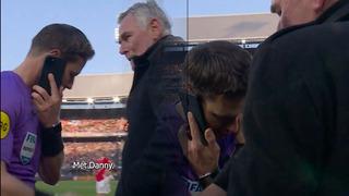 Hollanda'da akıl almaz olay! Hakem maçı durdurup telefonla konuştu! Resmi açıklama geldi