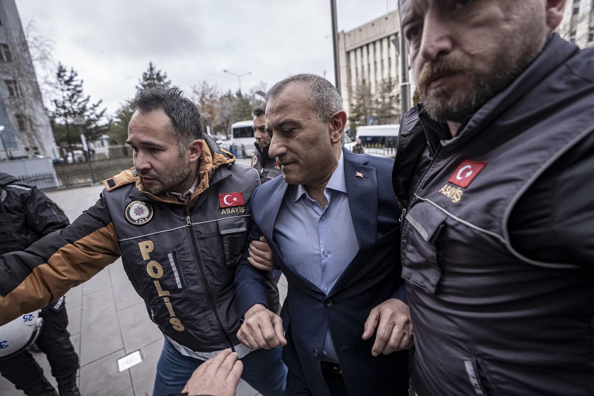 Eski vali Tuncay Sonel in savunması  pes  dedirtti! Oğluyla ilgili iddiaları reddetti: "Kuşlarıma kim bakacak" 1