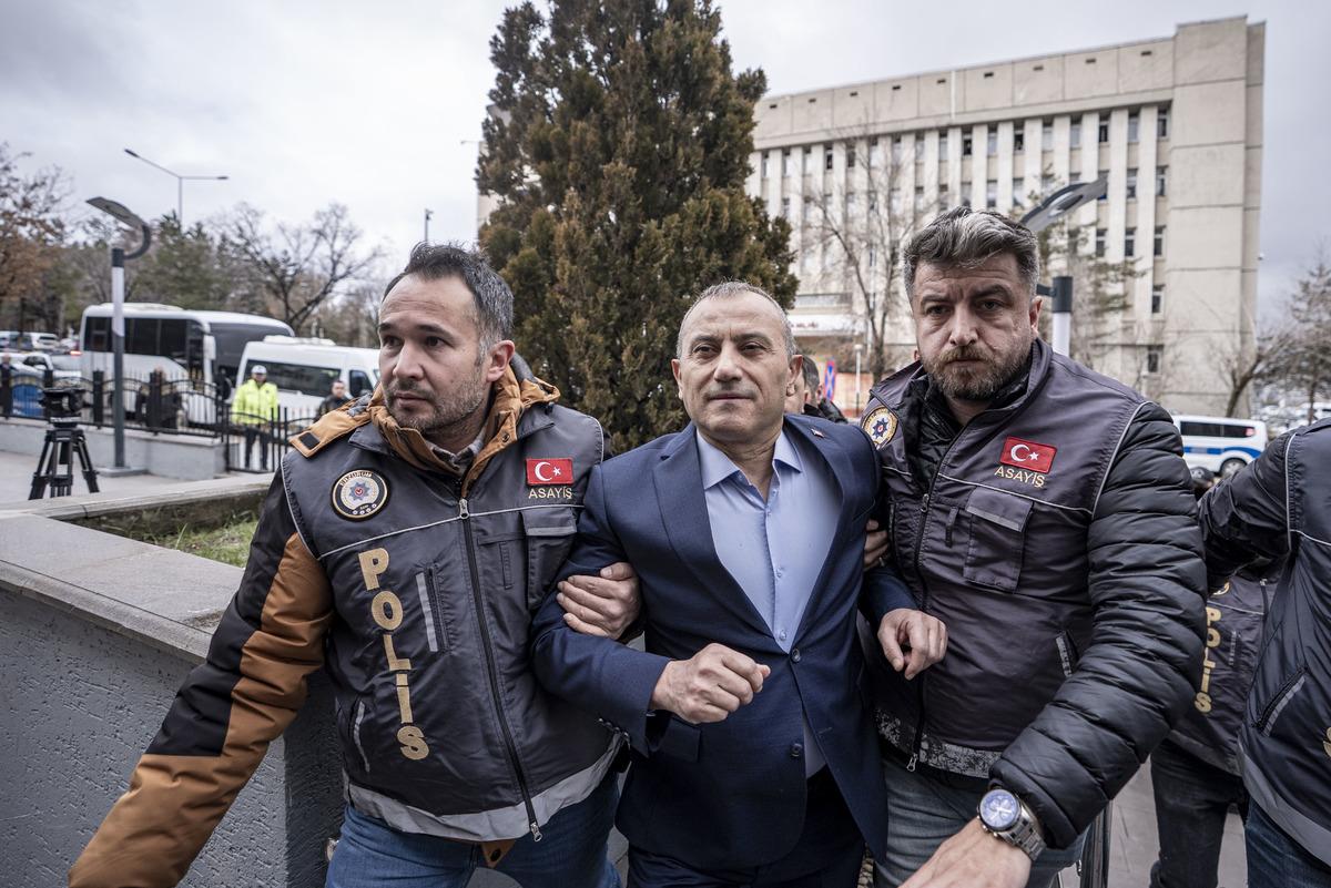 Eski vali Tuncay Sonel in savunması  pes  dedirtti! Oğluyla ilgili iddiaları reddetti: "Kuşlarıma kim bakacak" 3