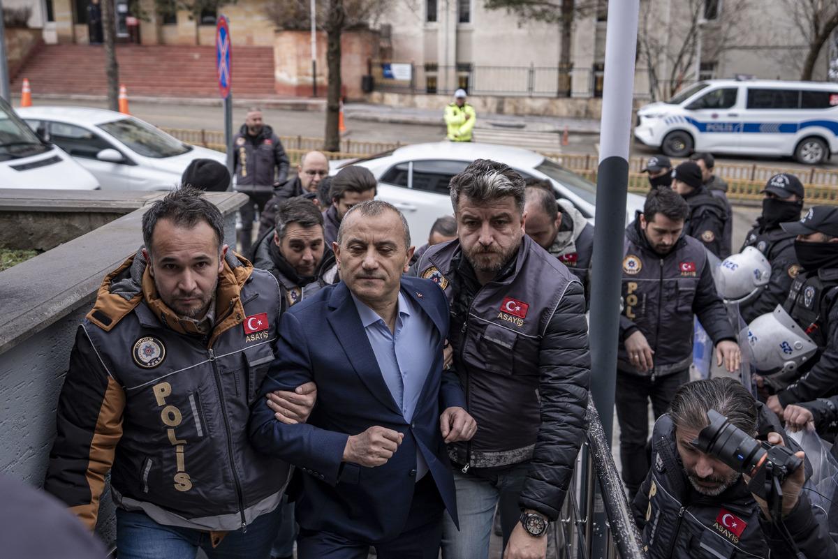 Eski vali Tuncay Sonel in savunması  pes  dedirtti! Oğluyla ilgili iddiaları reddetti: "Kuşlarıma kim bakacak" 2