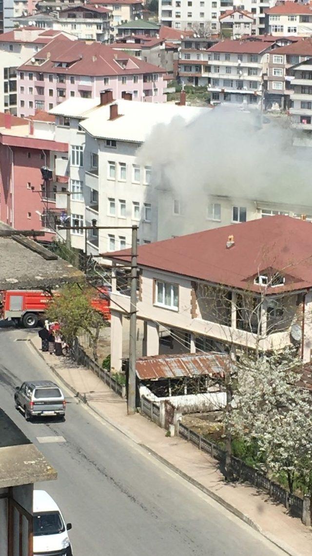 Akçakoca’da çatı yangını