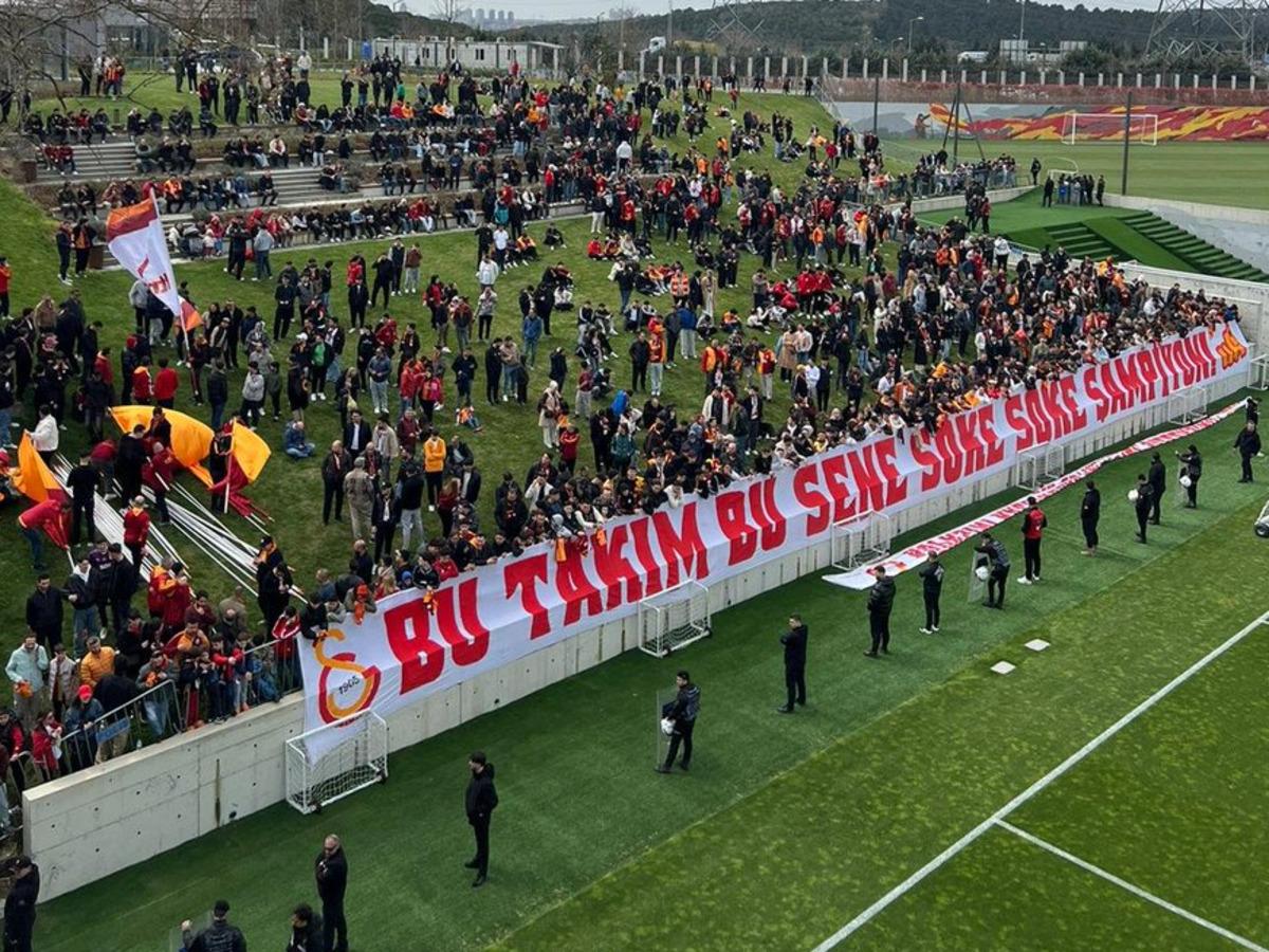 Galatasaray da Okan Buruk tan Fenerbah&ccedil;e ma&ccedil;ı &ouml;ncesi yasaklar 1