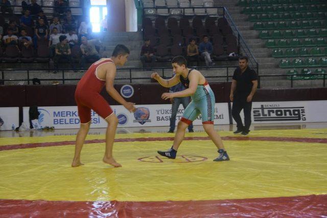 Denizli G&uuml;reş Eğitim Merkezi yeni sporcularını belirleyecek 1