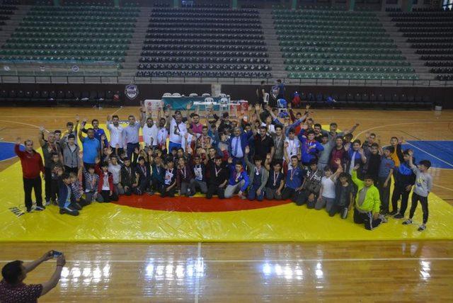 Denizli G&uuml;reş Eğitim Merkezi yeni sporcularını belirleyecek 3