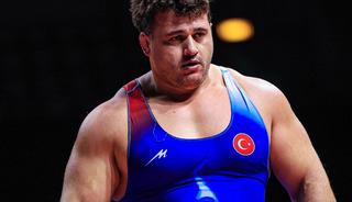 Rıza Kayaalp, 13. kez Avrupa şampiyonu olarak d&uuml;nya rekoru kırdı!