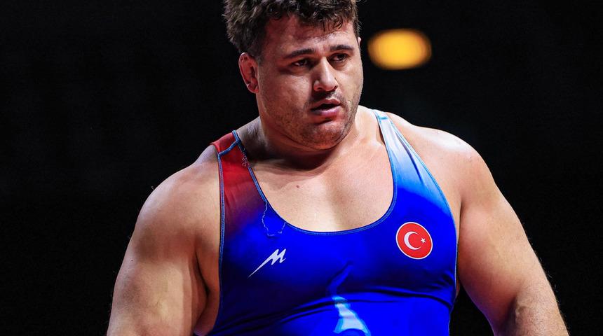 Rıza Kayaalp, 13. kez Avrupa şampiyonu olarak d&uuml;nya rekoru kırdı!