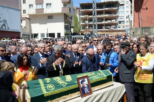 ek fotoğrafla geniş haber // Kılıçdaroğlu amcasının cenaze törenine katıldı