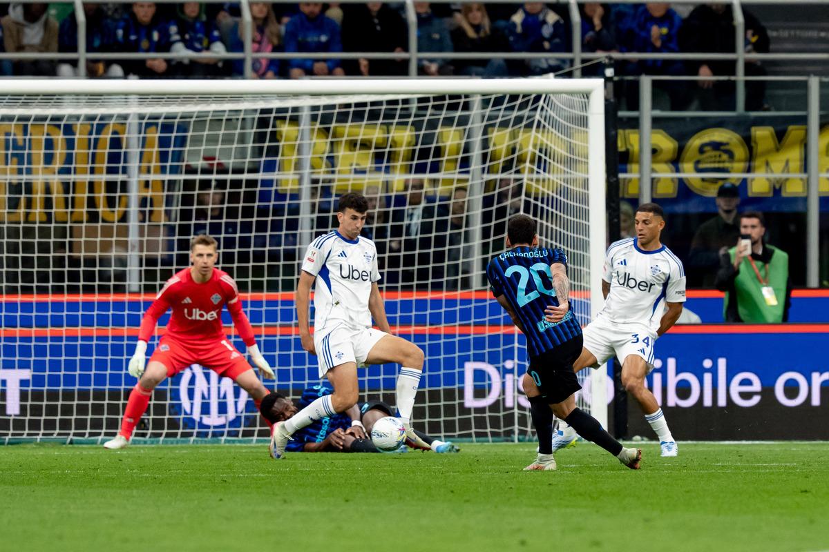 Hakan &Ccedil;alhanoğlu şov yaptı! Inter i tek başına finale taşıdı 2