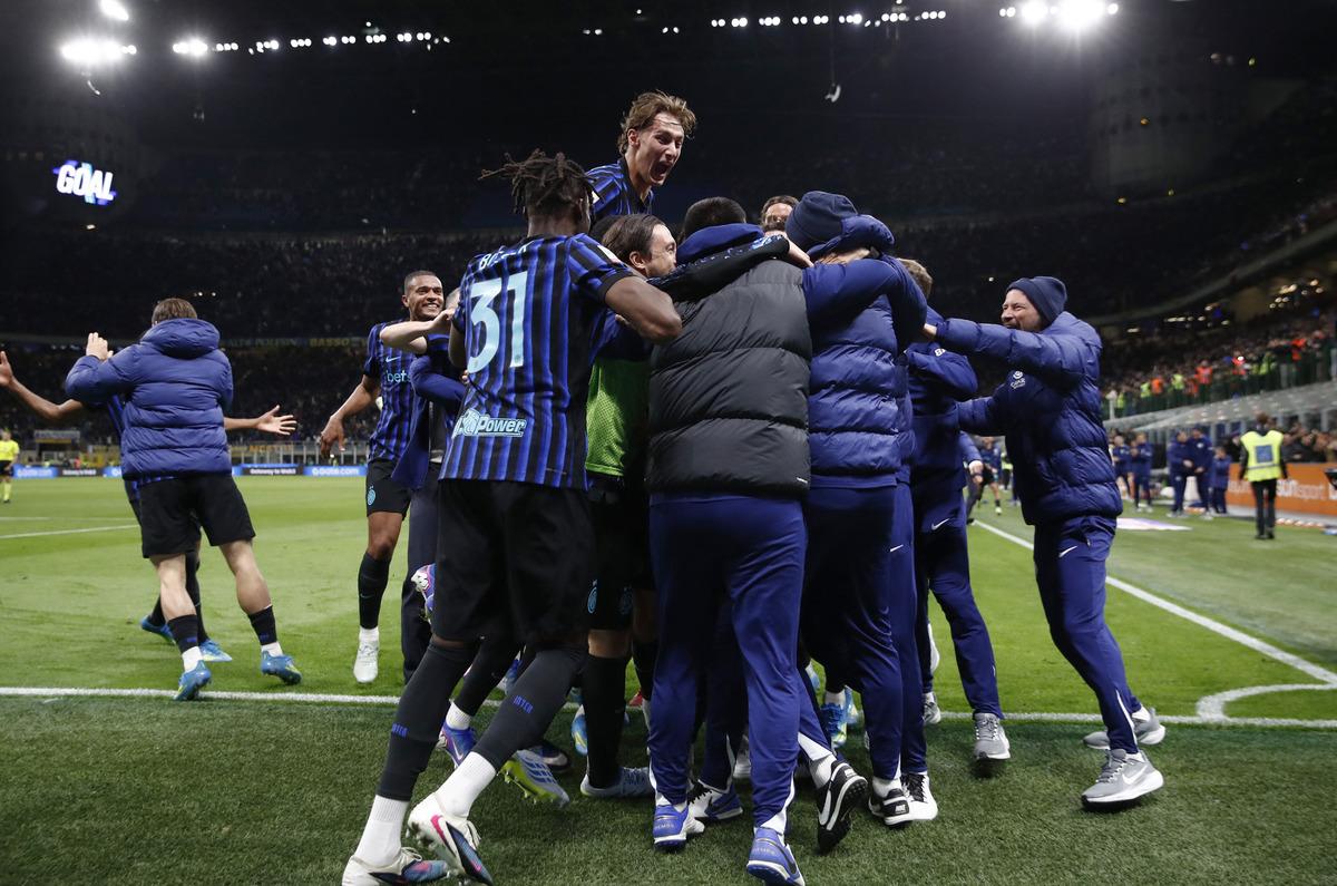 Hakan &Ccedil;alhanoğlu şov yaptı! Inter i tek başına finale taşıdı 3