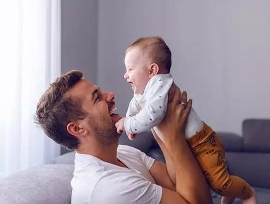 TBMM'de kabul edildi! Babalık izni 5 g&uuml;nden 10 g&uuml;ne &ccedil;ıkarıldı