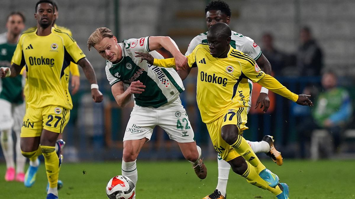 Fenerbah&ccedil;e kupadan elendi, ma&ccedil; sonu a&ccedil;ıklan şarkı olay oldu! Taraftar isyan etti:  "G.Saray ın istediği her şey oldu" 1