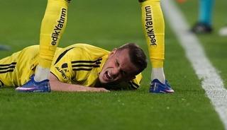 Fenerbah&ccedil;e kupadan elendi, taraftar isyan etti:  "G.Saray'ın istediği her şey oldu"