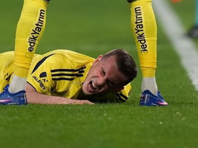 Fenerbah&ccedil;e kupadan elendi, taraftar isyan etti:  "G.Saray'ın istediği her şey oldu"