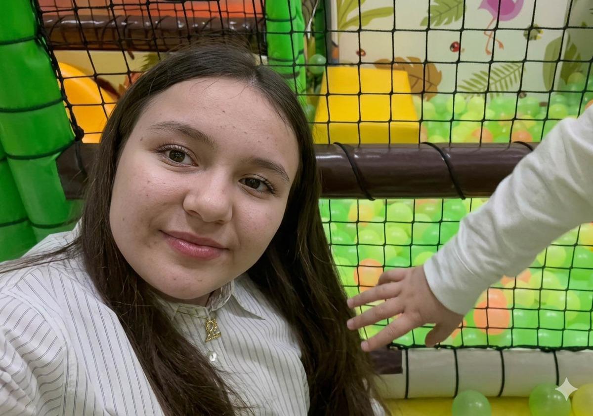 Okul saldırısında &ouml;lenlerin 6 sı Kahraman Ayla &ouml;ğretmenin sınıfındanmış... "Hocam arkadaşlarımın &uuml;st&uuml;ne kapandı" 6