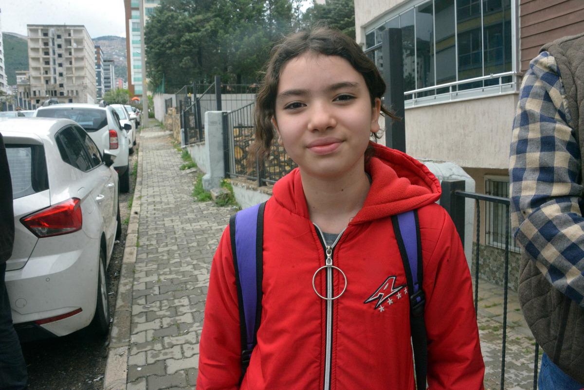 Okul saldırısında &ouml;lenlerin 6 sı Kahraman Ayla &ouml;ğretmenin sınıfındanmış... "Hocam arkadaşlarımın &uuml;st&uuml;ne kapandı" 3