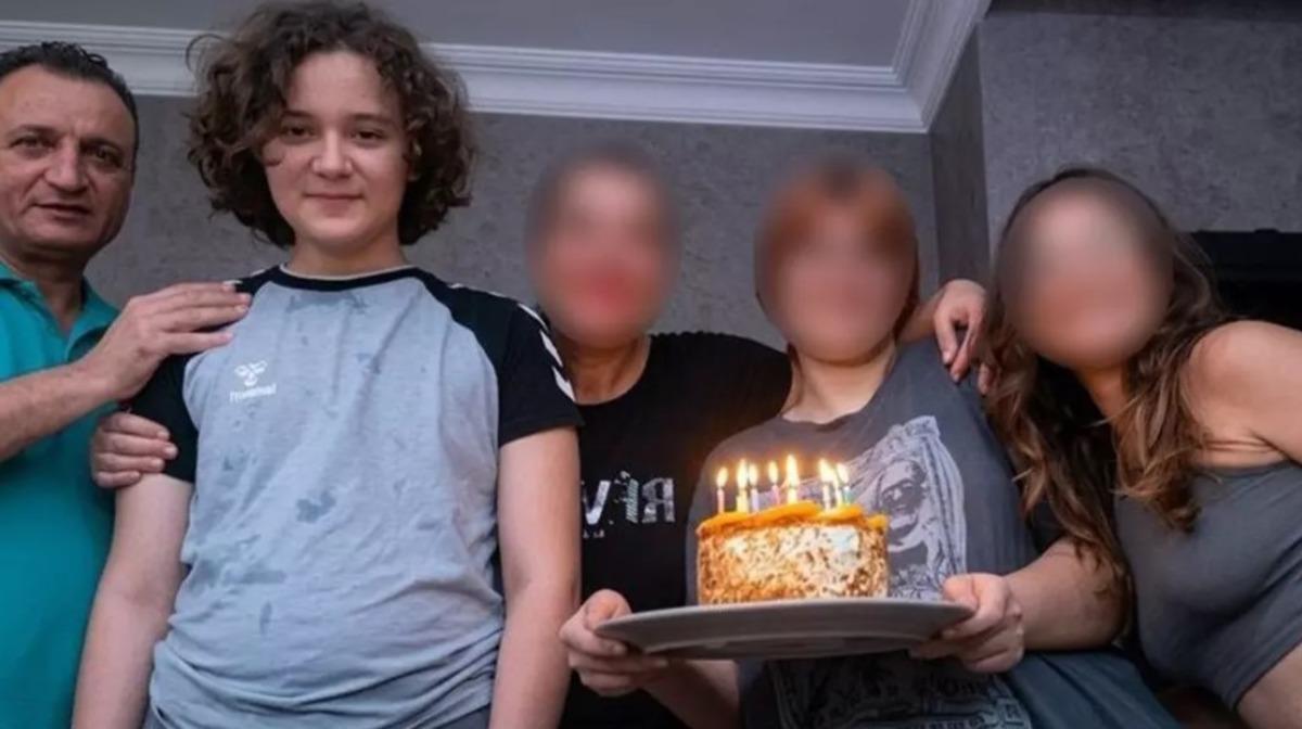 Okul saldırısında &ouml;lenlerin 6 sı Kahraman Ayla &ouml;ğretmenin sınıfındanmış... "Hocam arkadaşlarımın &uuml;st&uuml;ne kapandı" 1