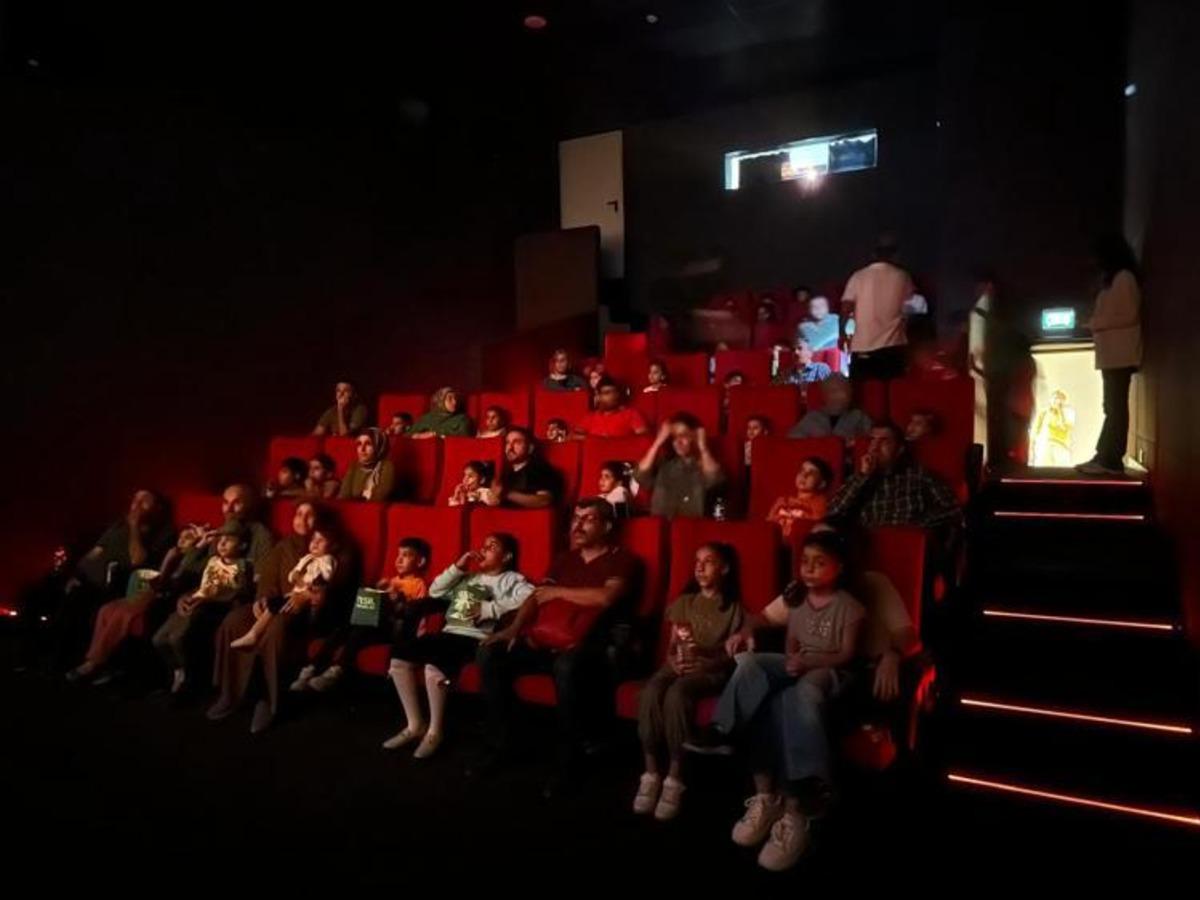 Y&uuml;zlerce sinema salonunda &ccedil;ocuklara &ouml;zel uygulama! Bakan Ersoy dan ailelere davet 2