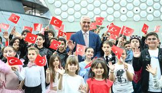 Y&uuml;zlerce sinema salonunda &ccedil;ocuklara &ouml;zel uygulama!