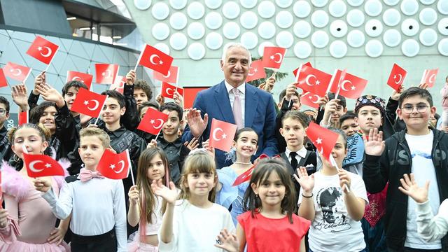 Yüzlerce sinema salonunda çocuklara özel uygulama! Bakan Ersoy'dan ailelere davet