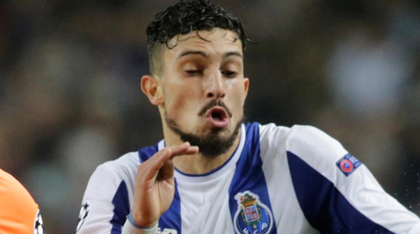 Alex Telles performansıyla dikkat &ccedil;ekiyor