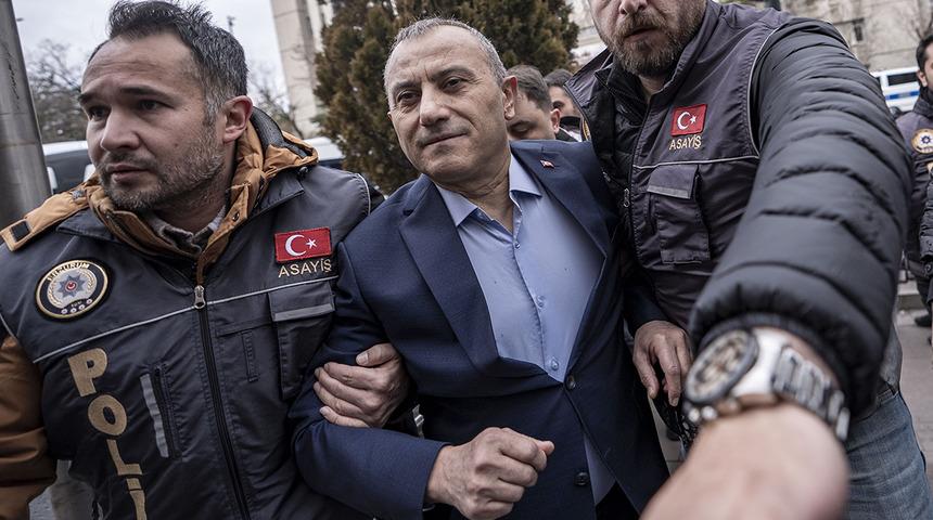 Tuncay Sonel resmen &ouml;d&uuml;l yağmuruna tutulmuş! Liste uzun ama su&ccedil;lama ağır!