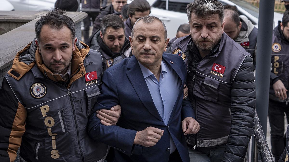 Tuncay Sonel resmen &ouml;d&uuml;l yağmuruna tutulmuş! Liste uzun ama su&ccedil;lama ağır! 1