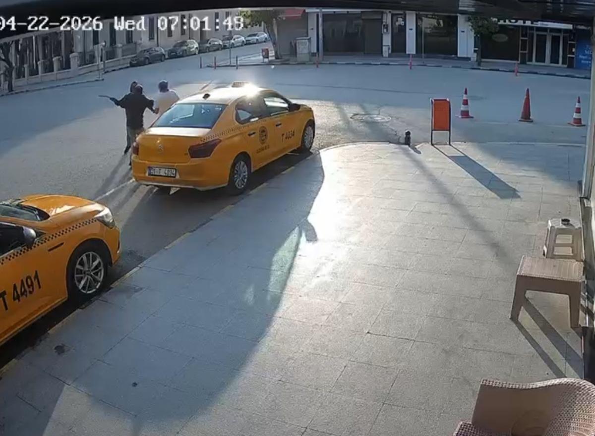 Cezaevinden &ccedil;ıktı! Şehirde satırla saldıra saldıra ilerledi 3