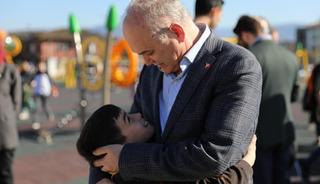 D&uuml;zce Belediye Başkanı &Ouml;zl&uuml;'den 23 Nisan mesajı