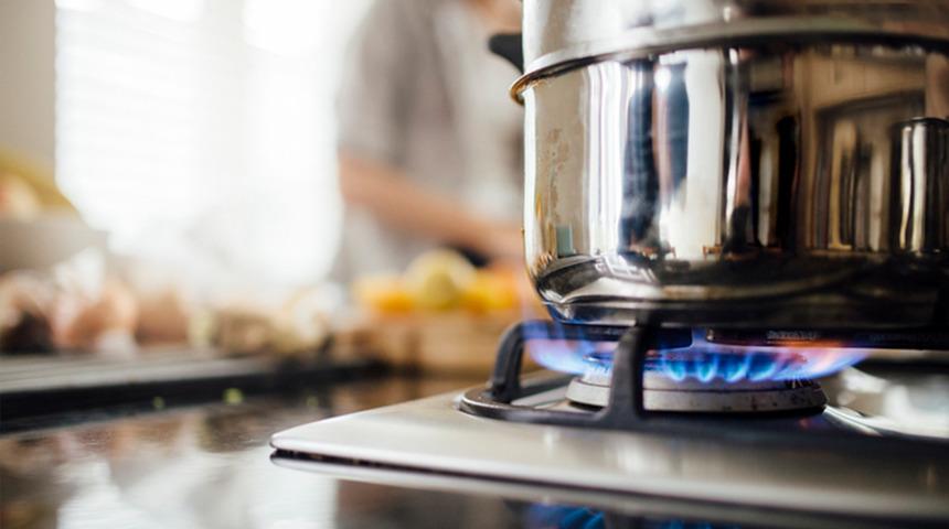 &Ccedil;oğu evde var! Ka&ccedil;ınılması gereken zehirli tencere &ccedil;eşitleri