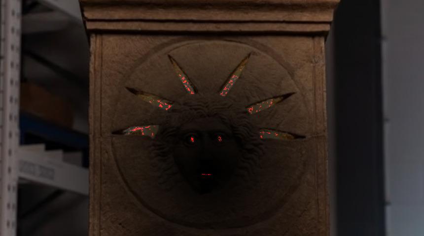 1600 yıllık gizli erkek 'rit&uuml;el' taşı bulundu! Karanlıkta g&ouml;zleri parlıyor