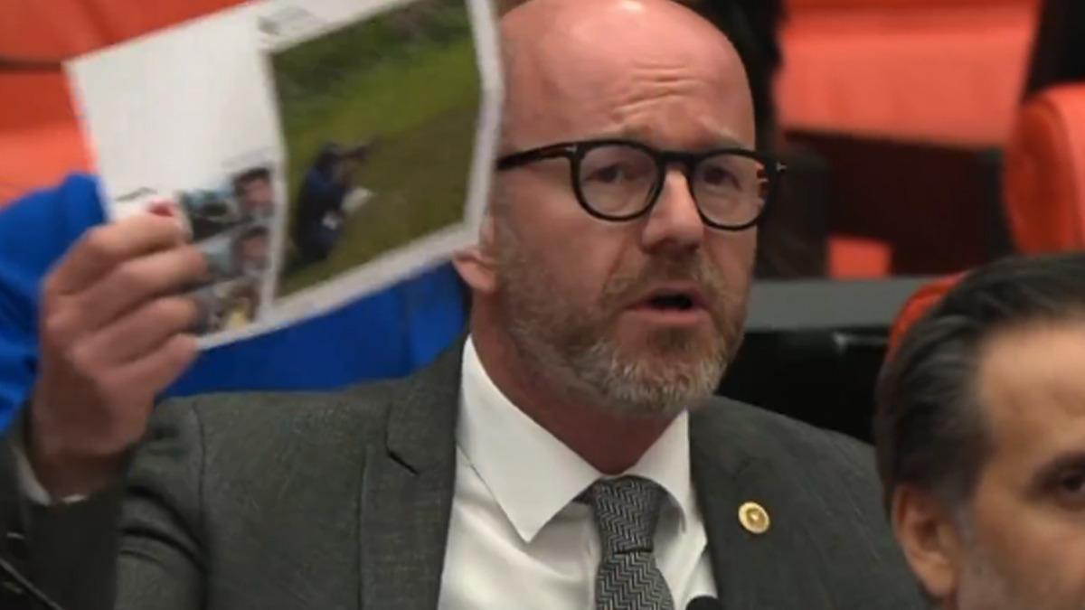 İl&ccedil;e Milli Eğitim M&uuml;d&uuml;r&uuml; nden otomatik silahlı skandal paylaşım 2