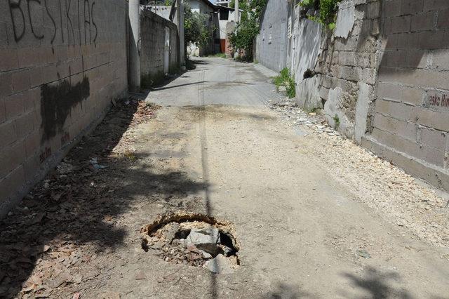 Tarsus'ta gizemli kazının ardından zeminde çökme sürüyor