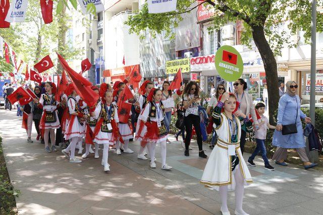 41 ülkeden gelen çocuklar İzmit'te festivale katıldı