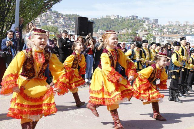 41 ülkeden gelen çocuklar İzmit'te festivale katıldı