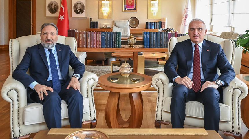 Bakan Ersoy, Diyanet İşleri Başkanı Safi Arpaguş ile g&ouml;r&uuml;şt&uuml;