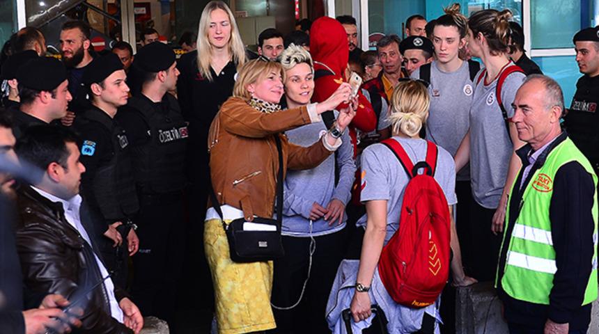 EuroCup şampiyonu Galatasaray İstanbul'a d&ouml;nd&uuml;!