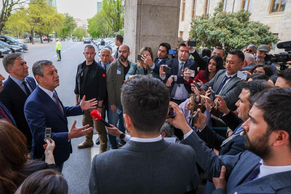 Numan Kurtulmuş ile g&ouml;r&uuml;şen &Ouml;zel den ara se&ccedil;im a&ccedil;ıklaması 2
