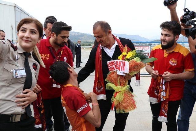 Galatasaray, Alanya’da şampiyon gibi karşılandı