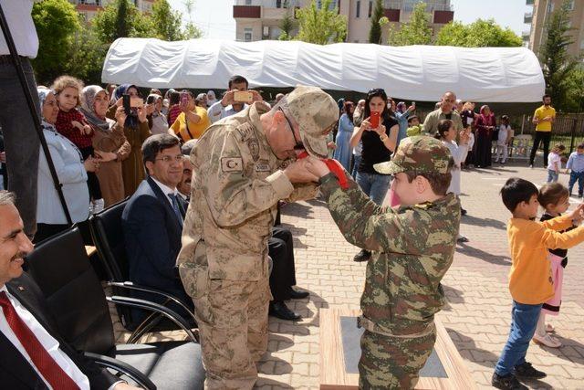 Menderes İlkokulu Mehmetçik Vakfı yararına kermes düzenledi