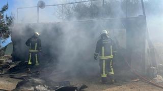 Alanya’da işçilerin kaldığı konteyner alevlere teslim oldu