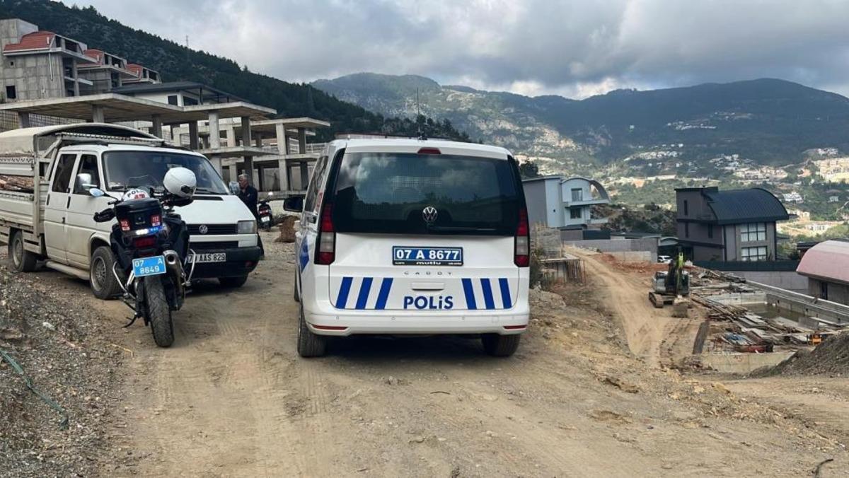 Alanya&rsquo;da iş&ccedil;ilerin kaldığı konteyner alevlere teslim oldu 2