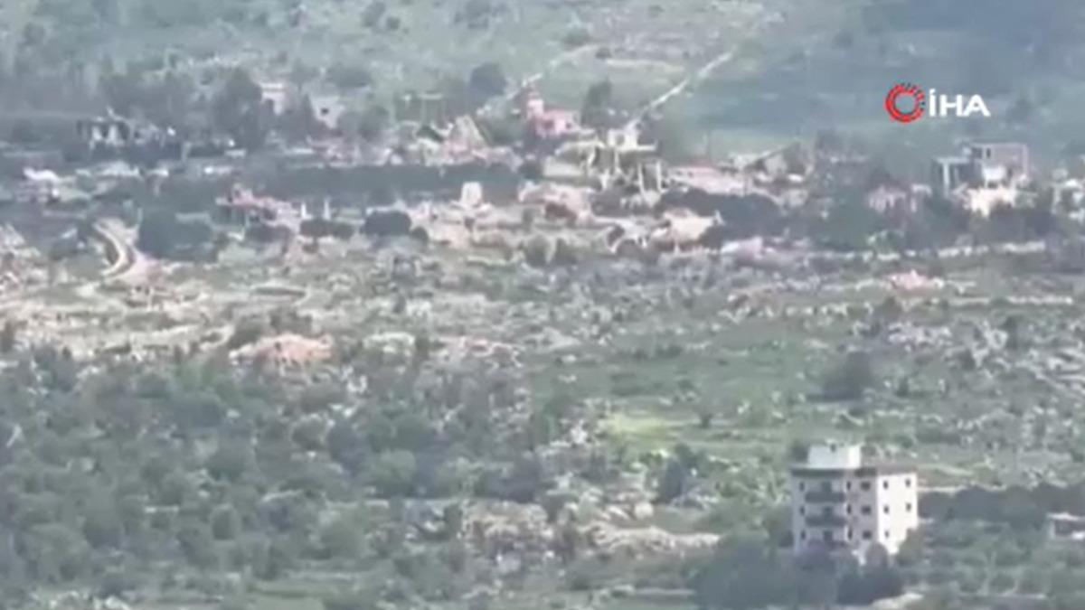 İsrail ordusu, L&uuml;bnan ın Beit Lif kasabasındaki evlerin &ccedil;oğunu buldozerlerle yıktı 1