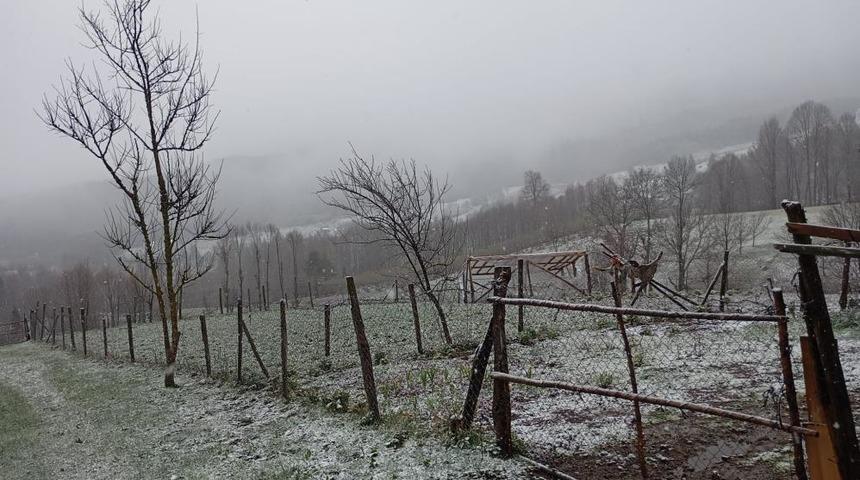 Sakarya'nın y&uuml;ksek kesimleri beyaza b&uuml;r&uuml;nd&uuml;