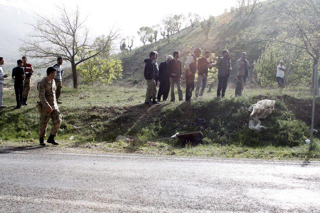 Servis beklerken hafif ticari aracın çarptığı tekstil işçisi öldü