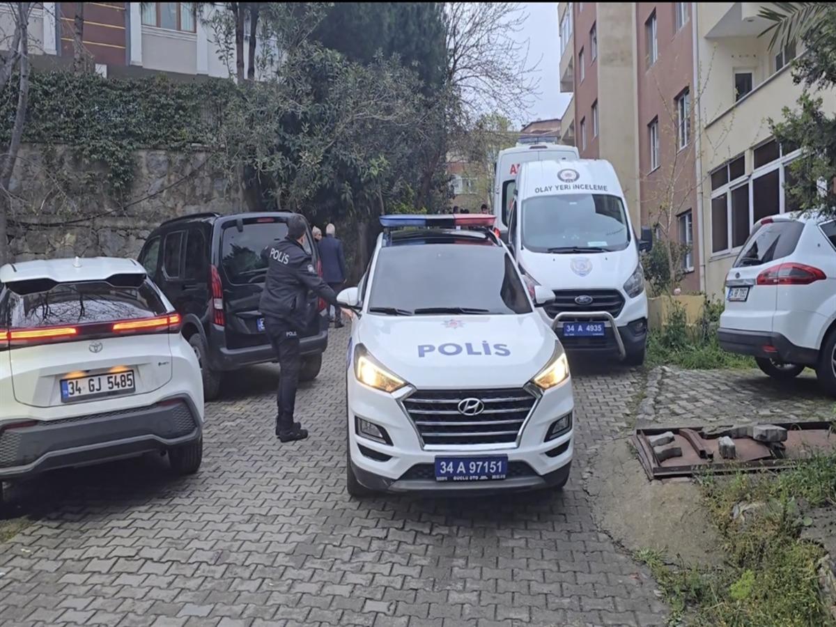 &Uuml;sk&uuml;dar da dehşete d&uuml;ş&uuml;ren olay: Tartıştığı anne ve babasını silahla &ouml;ld&uuml;r&uuml;p intihar etti 3