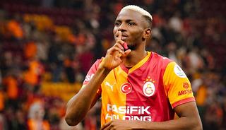 Galatasaray'da Osimhen m&uuml;jdesi! Okan Buruk kararı a&ccedil;ıkladı
