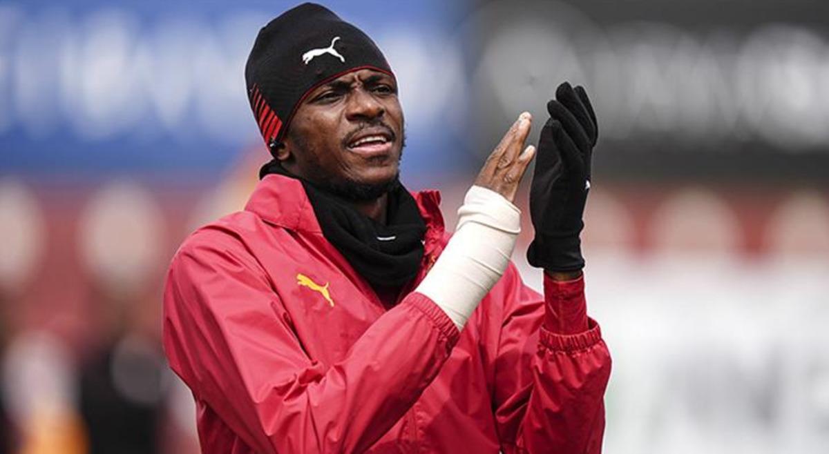 Galatasaray da Osimhen m&uuml;jdesi! Okan Buruk kararı a&ccedil;ıkladı 1